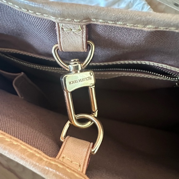 Louis Vuitton Pre-Owned 2006
Batignolles Tote Bag - Picture 6 of 16